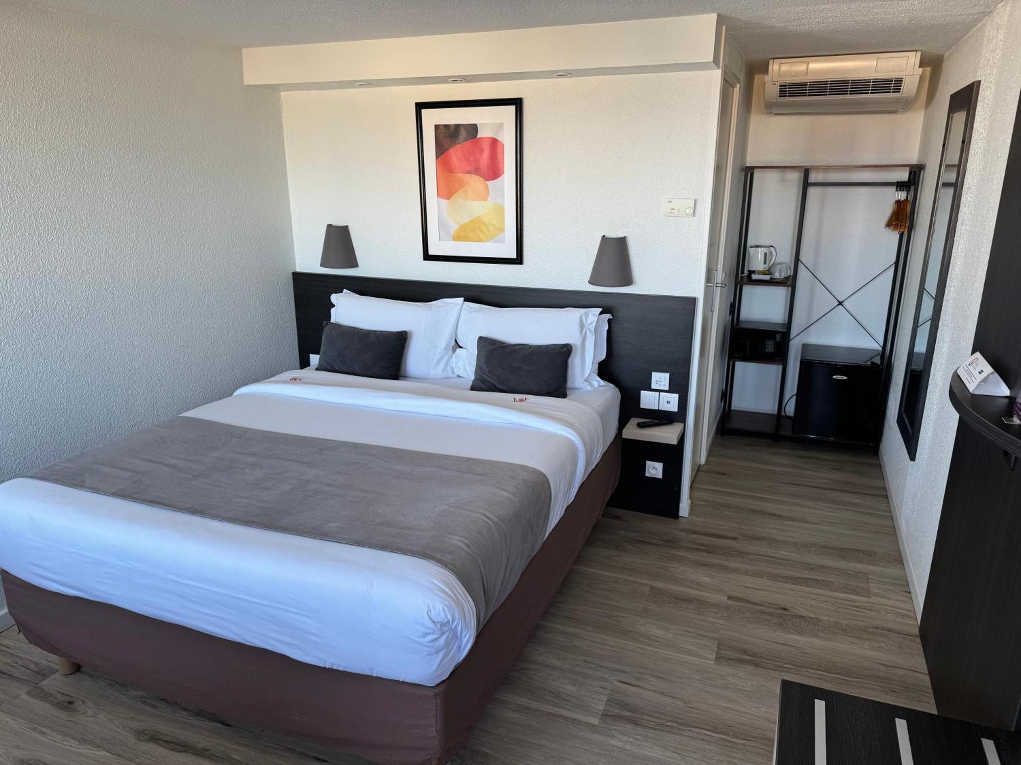 ก็องปานีล ลีซิเยอ Hotel ลีซีเยอ ภายนอก รูปภาพ