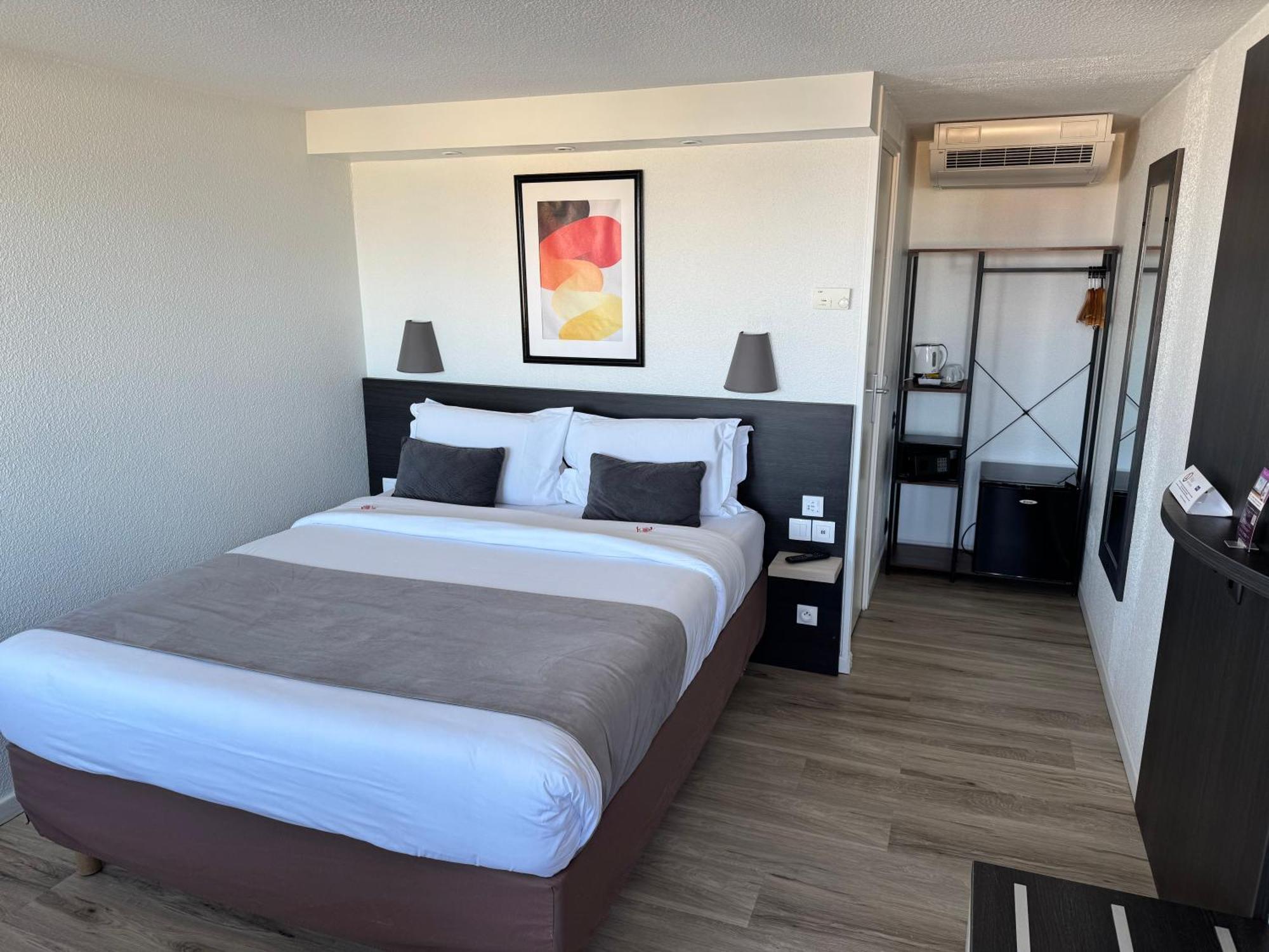 ก็องปานีล ลีซิเยอ Hotel ลีซีเยอ ภายนอก รูปภาพ