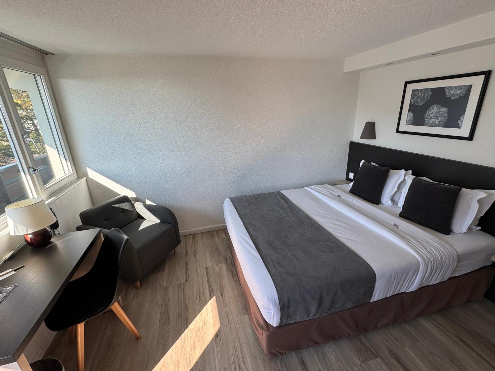 ก็องปานีล ลีซิเยอ Hotel ลีซีเยอ ภายนอก รูปภาพ