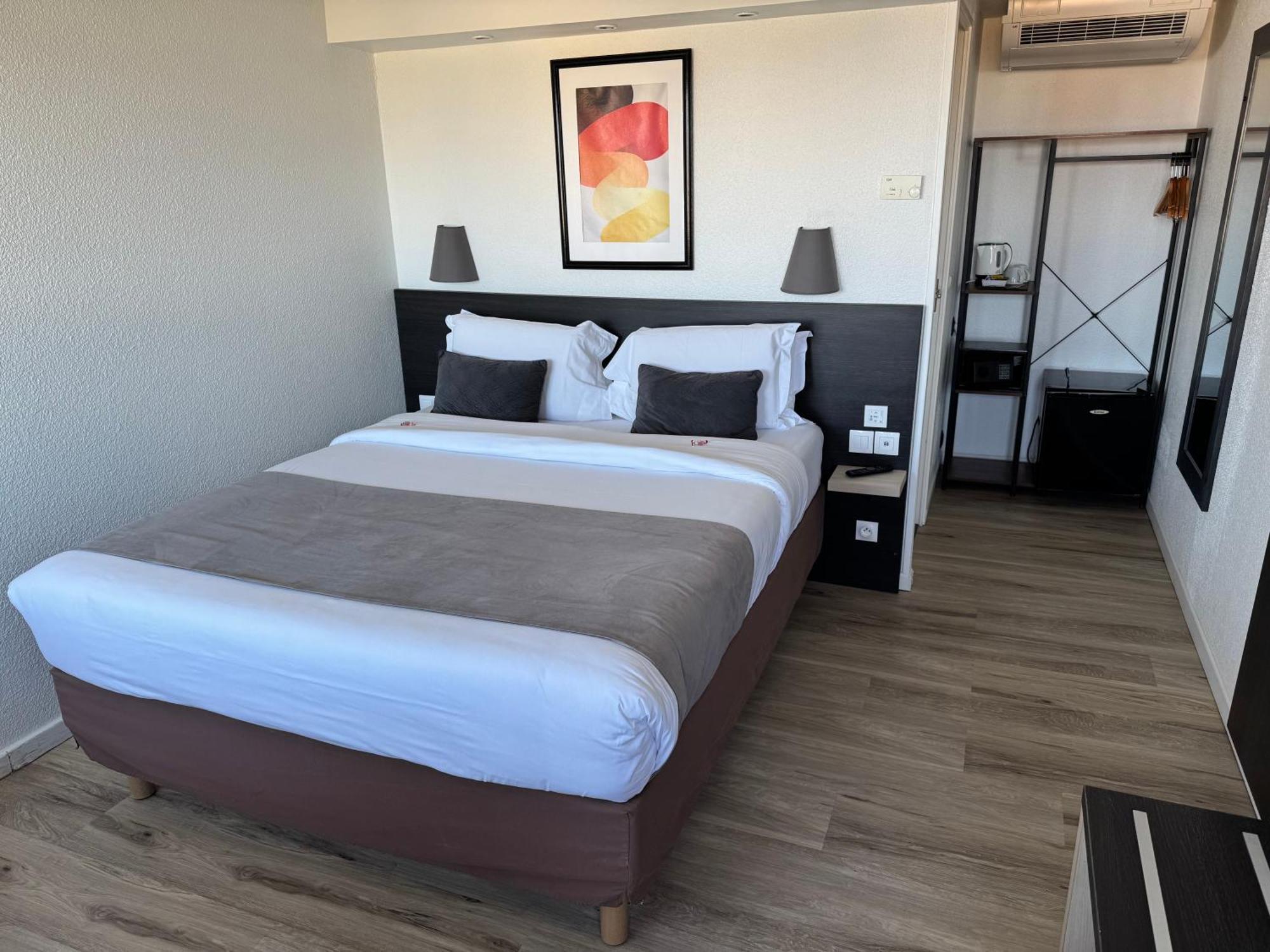 ก็องปานีล ลีซิเยอ Hotel ลีซีเยอ ภายนอก รูปภาพ